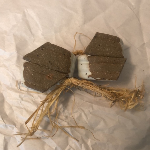 Vintage Studio Pottery Napkin Rings Set Of 2 White With Blue Flair - Picture 2 of 2